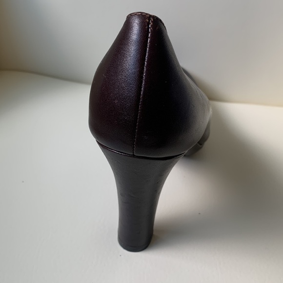 Oscar de la Renta Platform Brown Leather Pumps - Picture 13 of 14